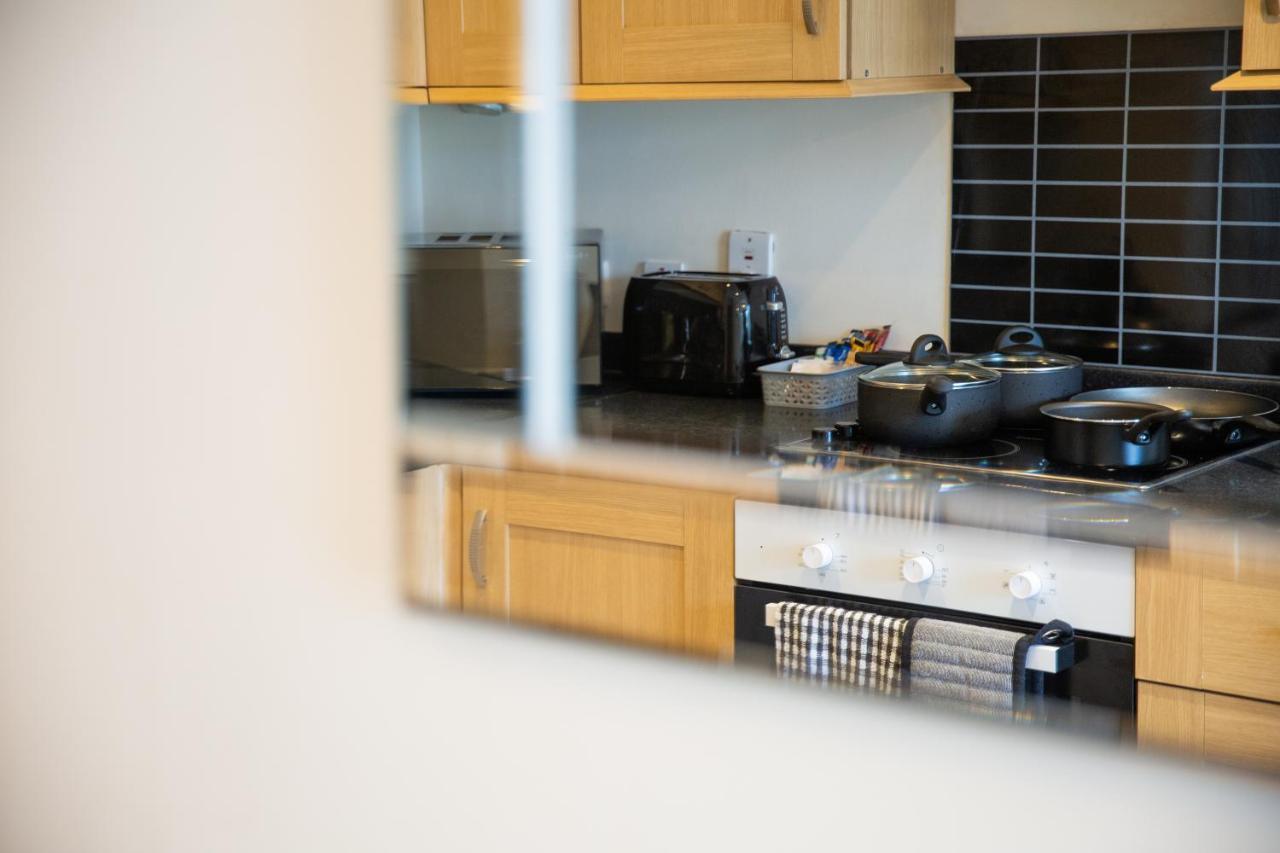 1-Bedroom Apartment With Balcony, Hoddesdon Exterior photo